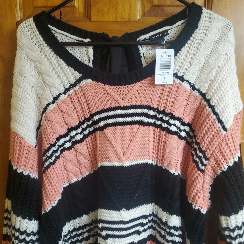 Torrid Long Sleeve Cable Knit Sweater Womens Sz 1/14-16 New